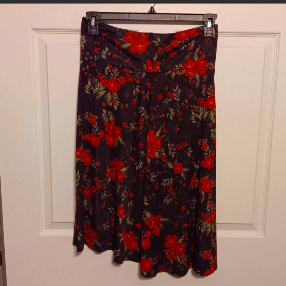 Lularoe purple skirt with red floral